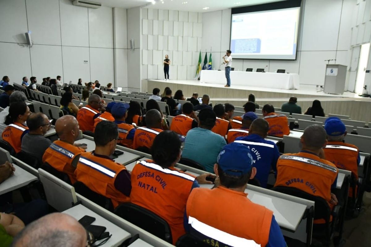Prefeitura de Natal apresenta PMRR com estratégias para prevenção e resposta a desastres, com participação da comunidade e apoio da UFRN.