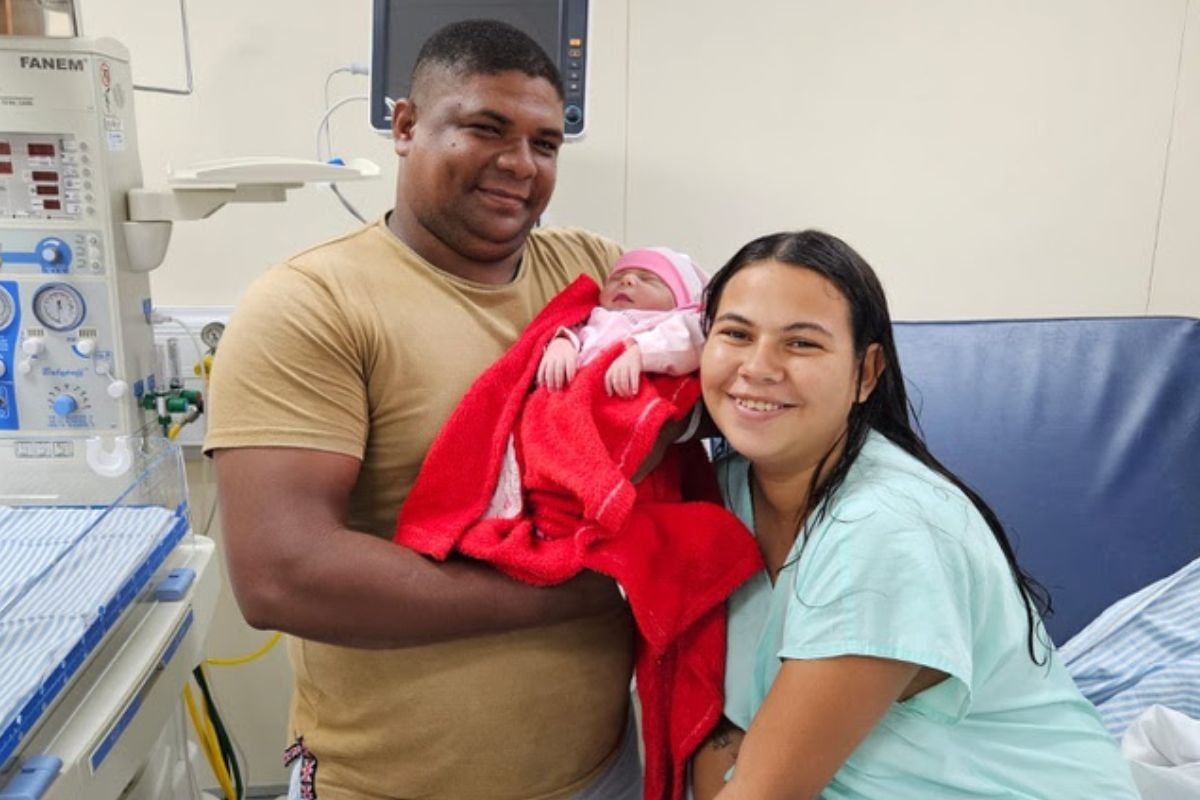 Presença do pai na gestação, parto e puerpério fortalece vínculos familiares e apoia o cuidado integral à mãe e ao bebê, segundo unidades da Ebserh.