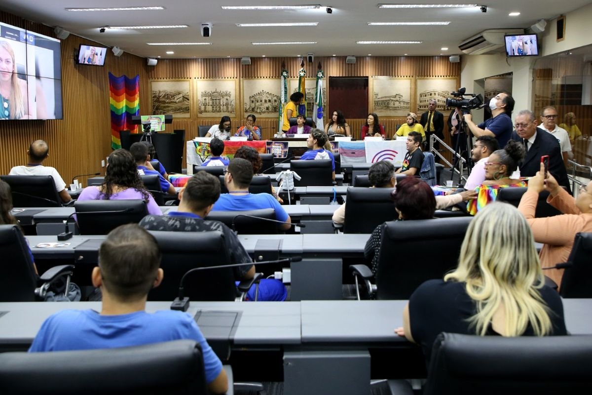 Audiência na Câmara de Natal debateu regime de contratação de médicos. Cremern e Sinmed defendem concurso público e criticam terceirização.