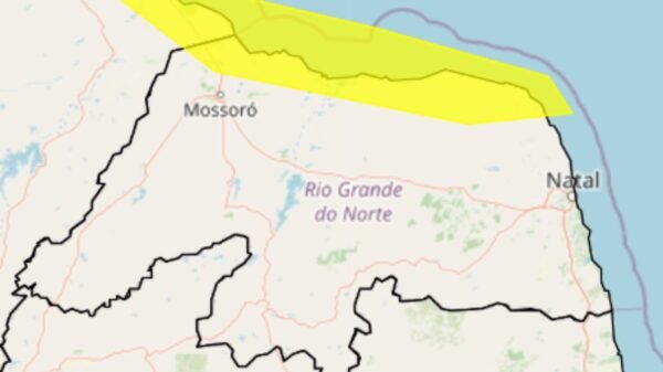 Inmet emite alerta de perigo potencial para ventos costeiros no litoral do RN até quinta-feira (21). Moradores devem redobrar cuidados com dunas e construções.