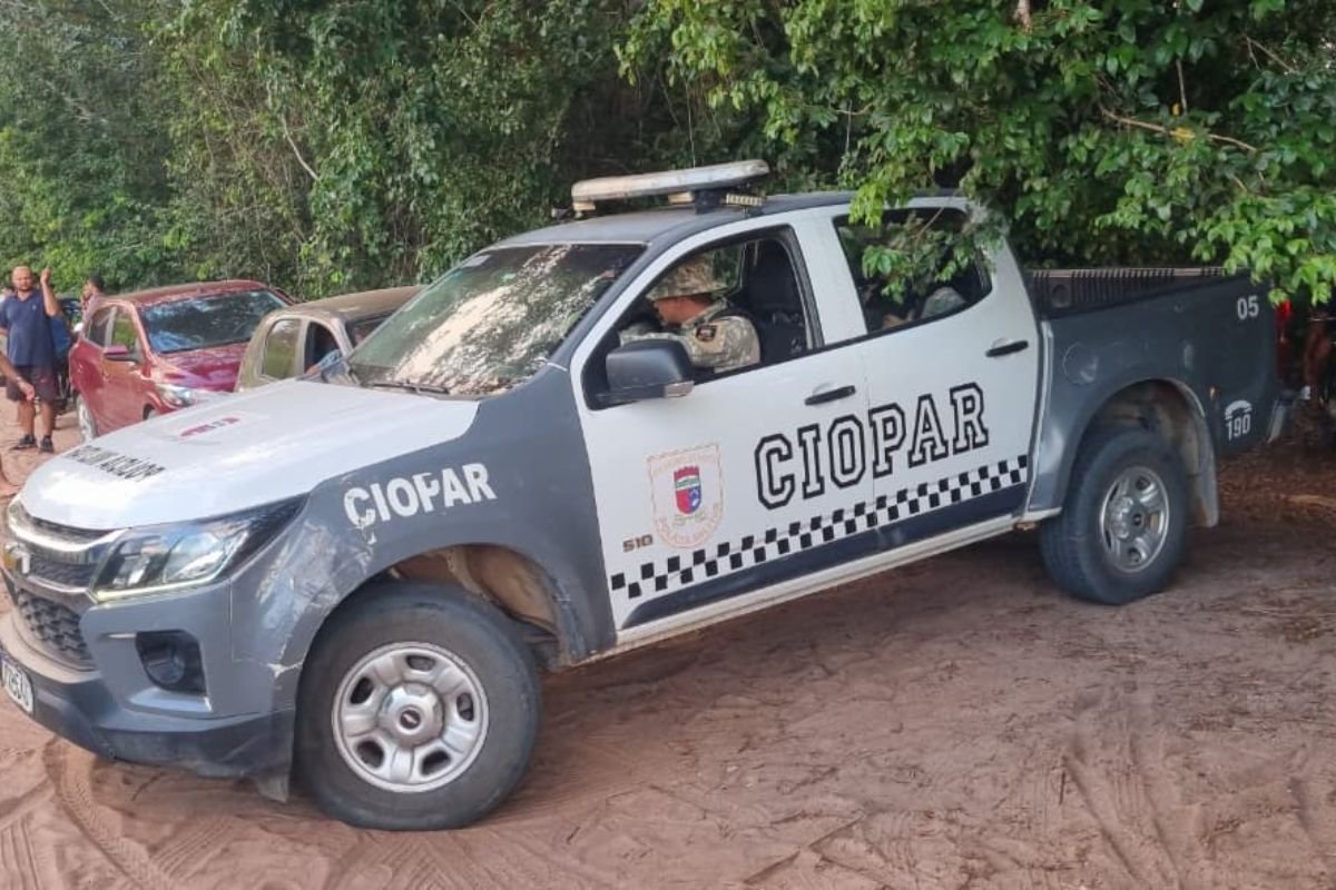 Helicóptero Potiguar 02 foi acionado para apoiar buscas por criminosos que sequestraram um comerciante em Goianinha. Ação ocorre em São José de Mipibu.