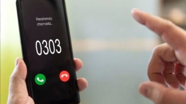 Anatel decide flexibilizar uso do prefixo 0303 em ligações comerciais, medida gera críticas de Procons por risco de golpes e abusos aos consumidores.