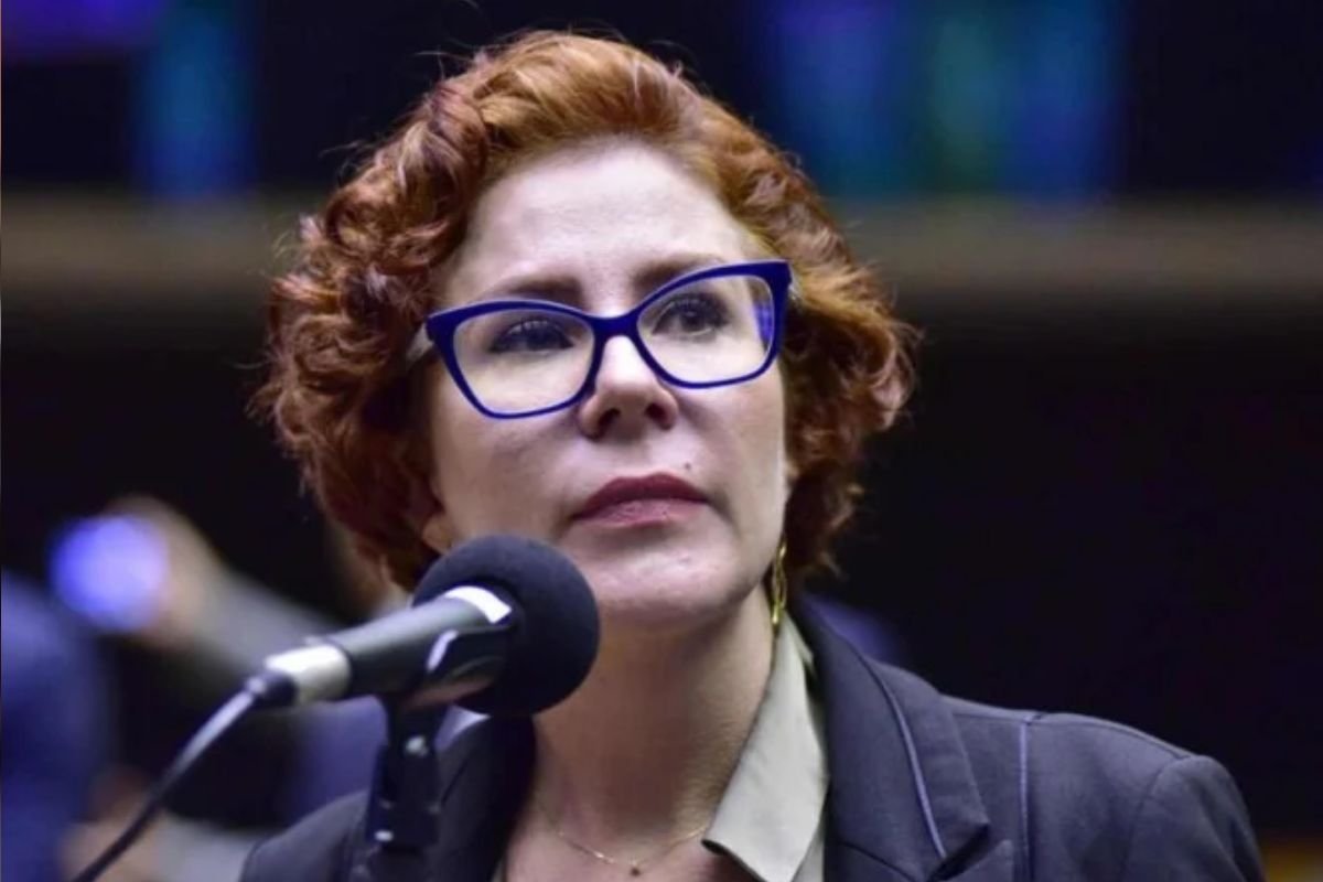 STF mantém decisão sobre Carla Zambelli e anula votação da Câmara. Suplente deve assumir em até 48 horas.
