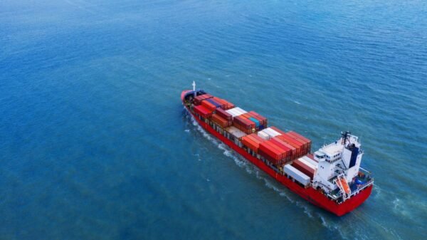 Índice da CNI mostra queda na expectativa de exportações e emprego na indústria em agosto, afetada por tarifas e incertezas externas.