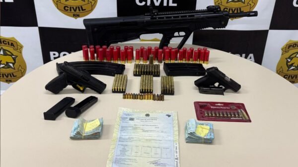 Polícia Civil prende foragido condenado por homicídio em São Paulo; armas e documentos falsos são apreendidos em Serra Caiada.