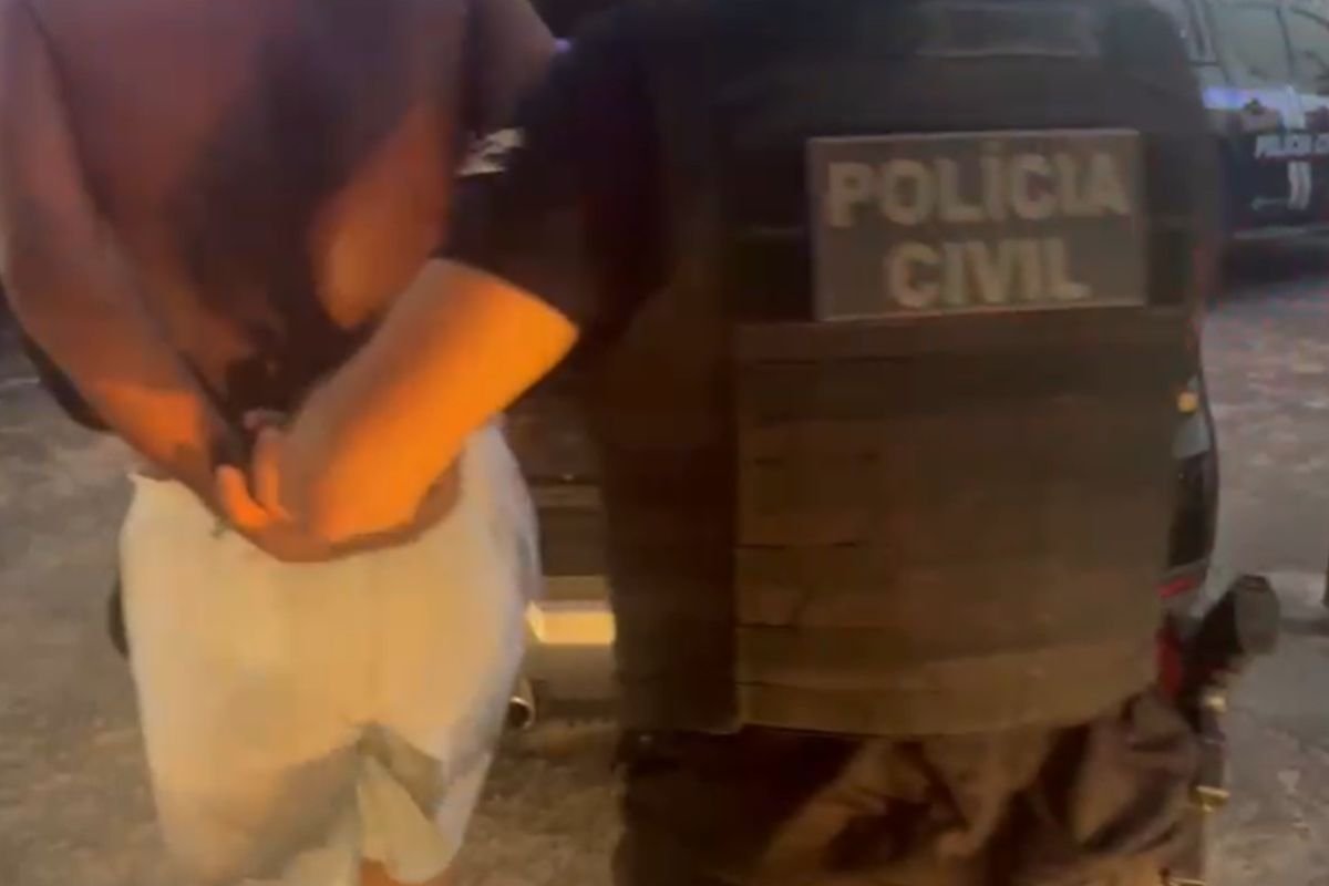 Polícia Civil prendeu em Extremoz um homem suspeito de homicídio por ciúmes. Arma usada no crime foi apreendida e ele segue preso à disposição da Justiça.