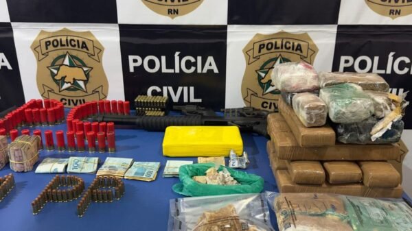 Polícia prende dois homens e apreende armas, drogas e munições no Agreste potiguar. Operação ocorreu nesta quarta (6).