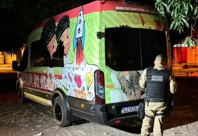 Policia encontra Van de Hytalo Santos abandonada em bairro de João Pessoa