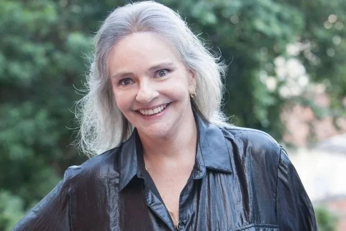 A cantora Angela Ro Ro morreu aos 75 anos após três meses internada com complicações de infecção pulmonar, deixando um legado único na MPB.