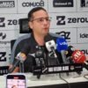 Eduardo Machado se desculpa com torcedores do ABC após rebaixamento para Série D e fala sobre planejamento para 2026, cortes e possível SAF.