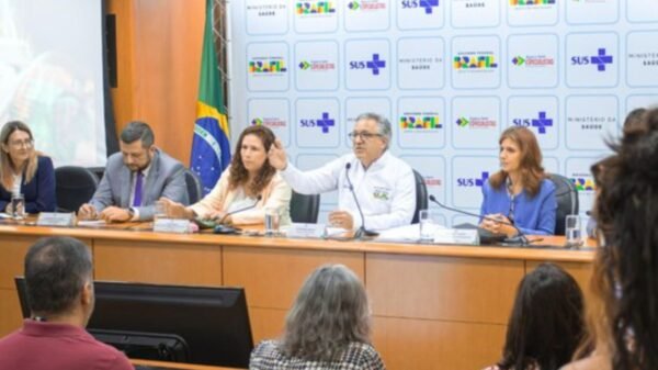 Novo Cartão Nacional de Saúde usará CPF como identificador único. Medida deve inativar 111 milhões de cadastros até 2026 e melhorar integração de dados.