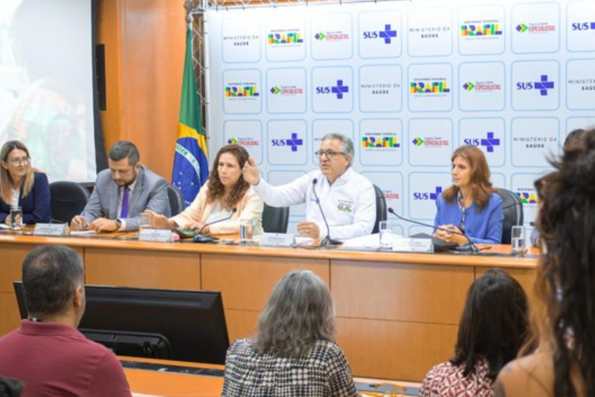 Novo Cartão Nacional de Saúde usará CPF como identificador único. Medida deve inativar 111 milhões de cadastros até 2026 e melhorar integração de dados.