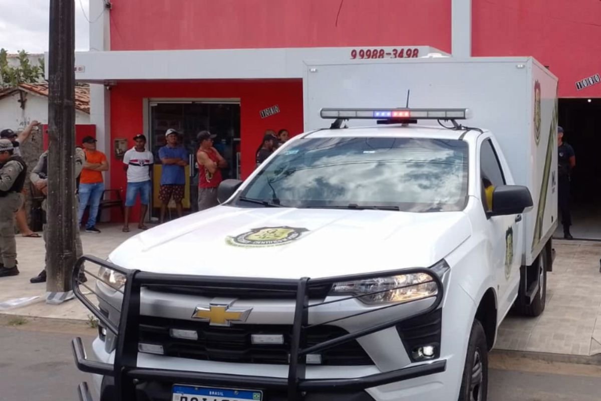 Crime ocorreu em Poço Branco na manhã desta sexta-feira (19). Ex-esposa foi socorrida e sobreviveu. Polícia investiga feminicídio seguido de suicídio.