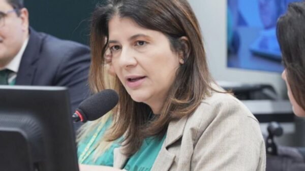 Carla Dickson realiza audiência em Natal sobre políticas públicas e linha de cuidados para pessoas neurodivergentes, reunindo autoridades e especialistas.