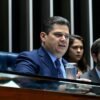 Presidente do Senado determina arquivamento da PEC 3/2021 após rejeição unânime na CCJ, encerrando discussão sobre imunidade processual a parlamentares.