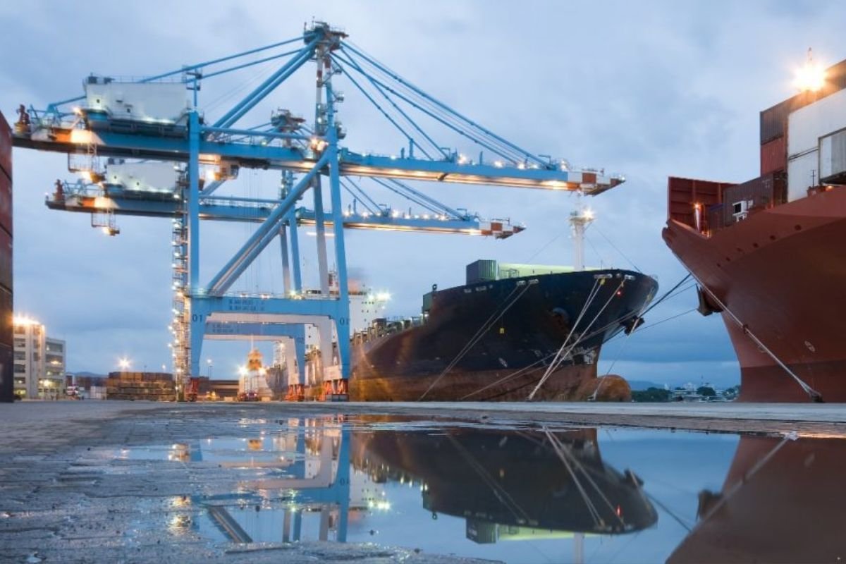 Plano Brasil Soberano oferece R$ 40 bilhões em crédito com juros reduzidos para empresas afetadas pelo tarifaço dos EUA.