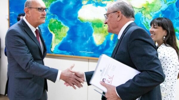 Roberto Serquiz apresentou ao vice-presidente Geraldo Alckmin soluções para compensar tarifas dos EUA e apoiar setores salineiro e pesqueiro.