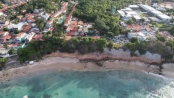 MPF concede prazo de 15 dias para Tibau do Sul apresentar plano de manejo, estudo da capacidade de carga e cronograma de demolição de construções irregulares nas falésias de Pipa.