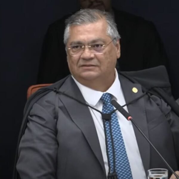 Ministro Flávio Dino considera inconstitucional regra da reforma da Previdência que reduziu aposentadoria por invalidez e defende cálculo integral dos benefícios.