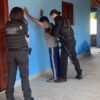 Polícia Civil prendeu idoso de 71 anos suspeito de abusar de crianças em Lagoa Salgada. Quatro ocorrências já foram registradas contra o investigado.