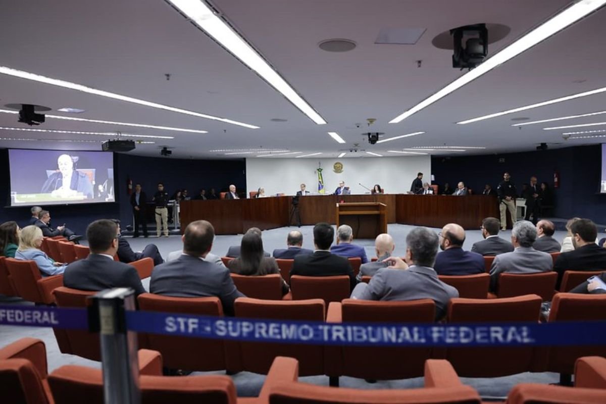 STF retoma julgamento de Bolsonaro e outros sete réus por tentativa de golpe. Moraes vota pela condenação