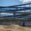 DNIT anuncia interdição total na BR-304 em Mossoró entre 6 e 9 de setembro para montagem de passarelas. Motoristas devem usar rotas alternativas.