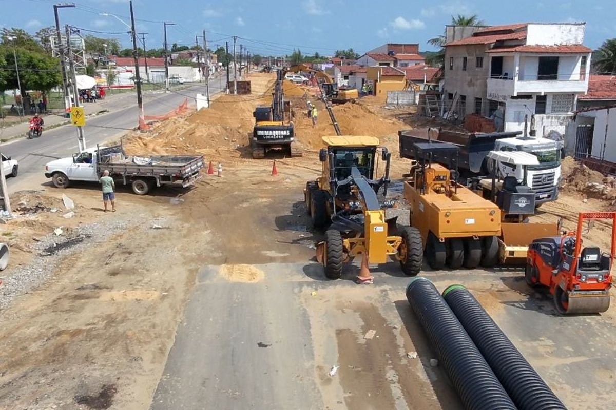 Segunda etapa da duplicação e melhorias da Avenida Moema Tinoco em Natal será concluída até dezembro, com investimentos de R$ 23 milhões e liberação progressiva de trechos.