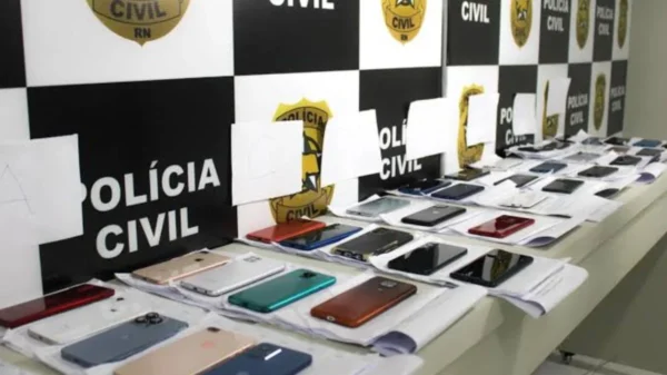 Celulares recuperados pela Polícia Civil em Parnamirim durante a Operação Retorno.