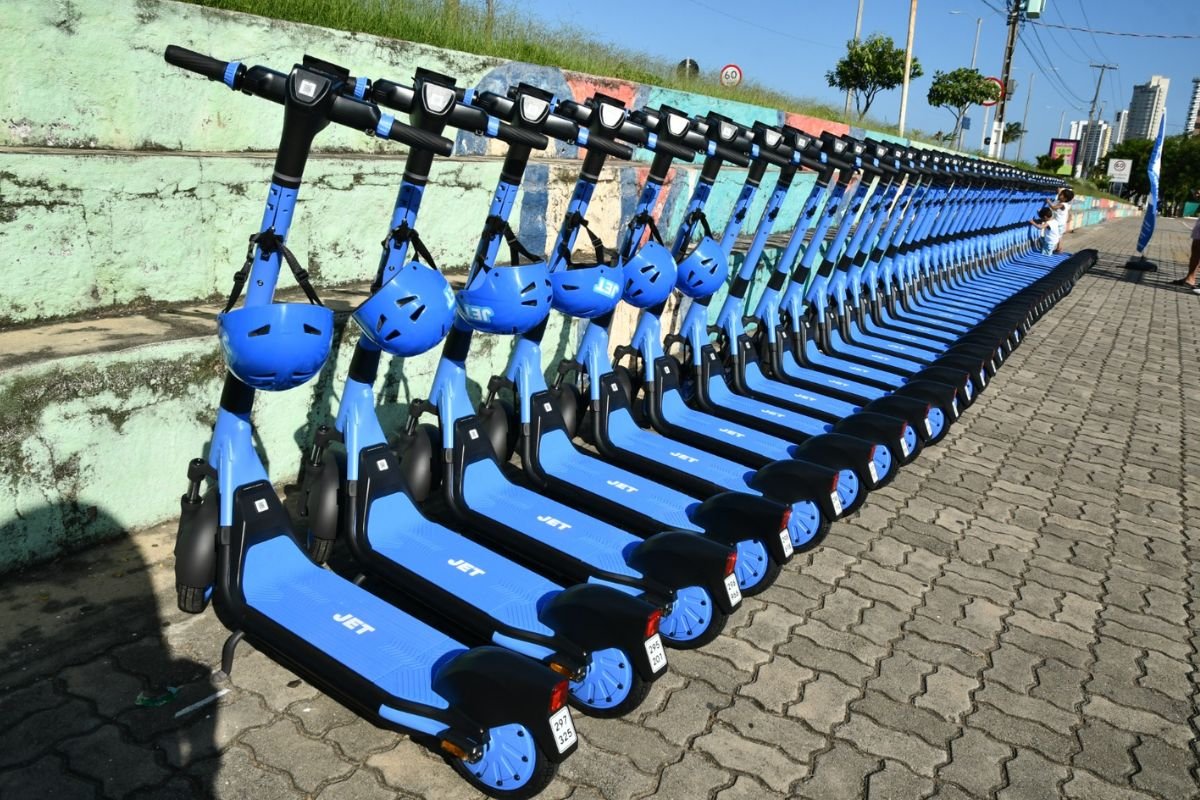 Para garantir a segurança de usuários e pedestres, a STTU reforça algumas orientações importantes sobre o uso responsável dos patinetes.