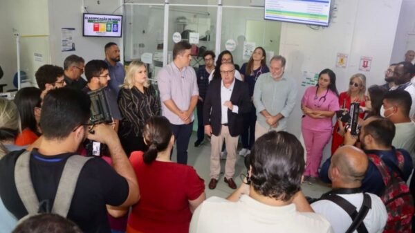 Prefeito de Natal visitou a UPA Cidade da Esperança, destacou 10 médicos em atendimento simultâneo e reafirmou compromisso com a saúde.