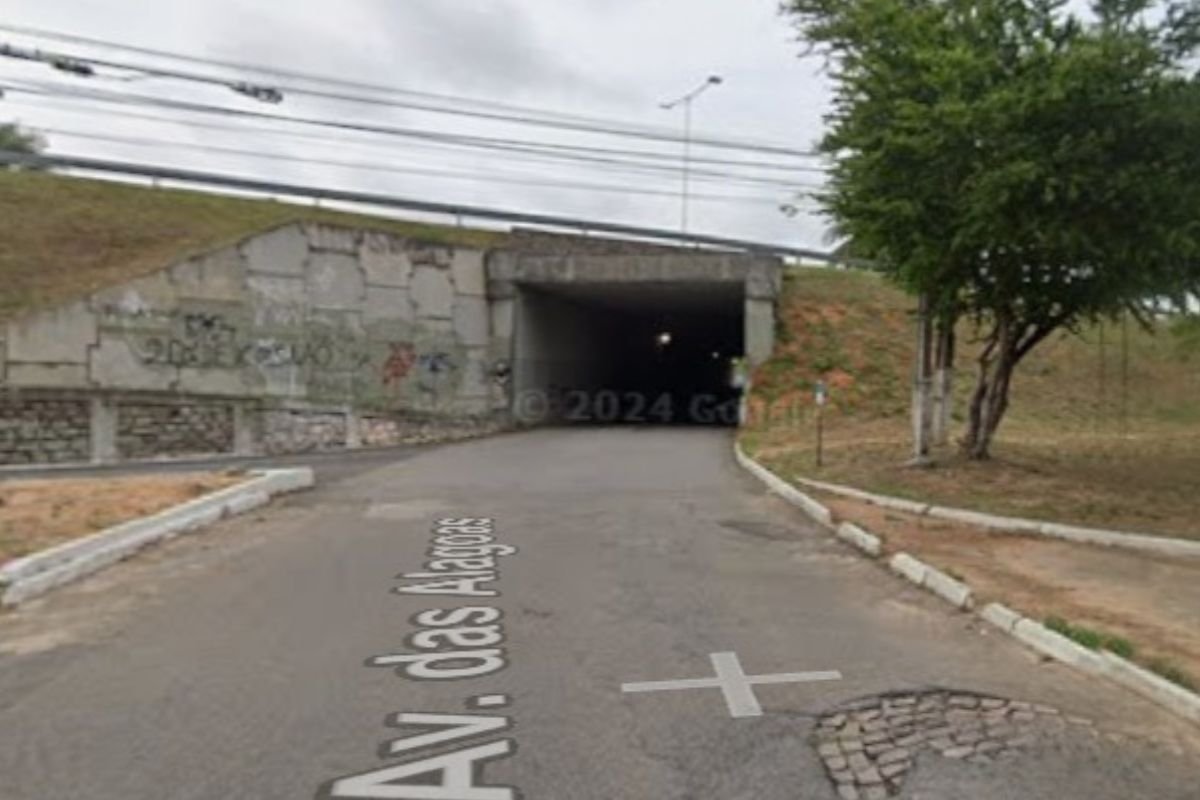 Juiz determina indenização de R$ 2.470 a motorista atingido em acidente de trânsito em Neópolis, Natal, por desrespeito à preferência na via.