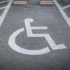 Campanha Setembro Verde realiza ação no Alecrim para conscientizar motoristas sobre respeito às vagas de estacionamento para pessoas com deficiência.