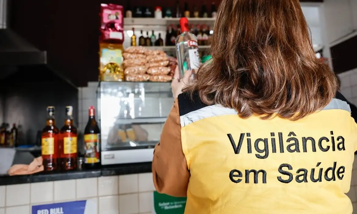 Vigilância Sanitária visitando bares em SP
