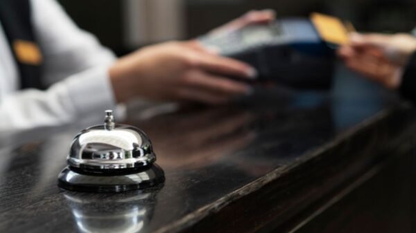 Portaria 28/2025 garante check-in, check-out e serviços de limpeza claros para hóspedes, ampliando transparência e segurança jurídica.