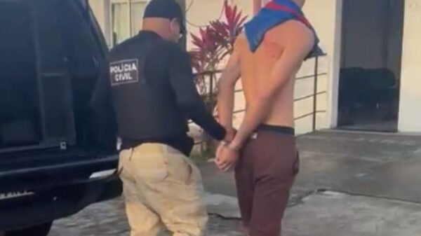 Polícia Civil cumpre três mandados de prisão contra suspeitos do duplo homicídio de jovens em Pajuçara, na Zona Norte de Natal.