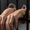Victor Hugo de Souto Valença, policial penal, é condenado a 43 anos e 9 meses de prisão por latrocínio, roubos e homicídio em Natal, com perda do cargo público.
