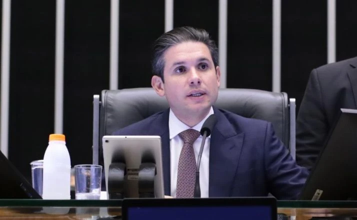 Presidente da Câmara, Hugo Motta, afirmou que ainda não decidiu se vai pautar projeto da anistia e aguarda conversas do relator com bancadas.