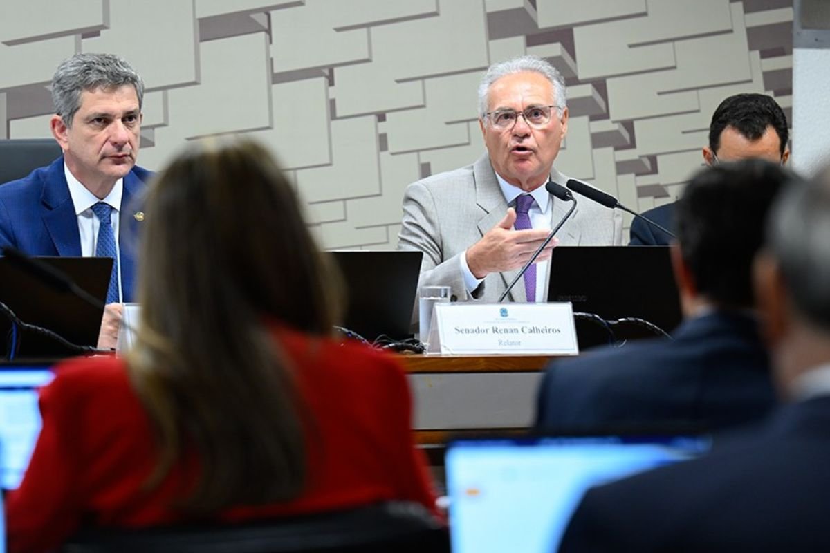 Com aprovação unânime na CAE, projeto de lei do Senado garante isenção do Imposto de Renda para trabalhadores com renda até R$ 5 mil e segue para a Câmara.