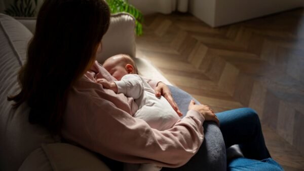 Profissionais da saúde materna alertam para sintomas de depressão pós-parto e reforçam importância da rede de apoio para prevenção do suicídio