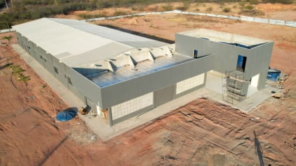 Obras da nova sede do 12º BPM em Mossoró atingem 94% de execução e devem ser concluídas até dezembro, reforçando a segurança no Oeste do RN.