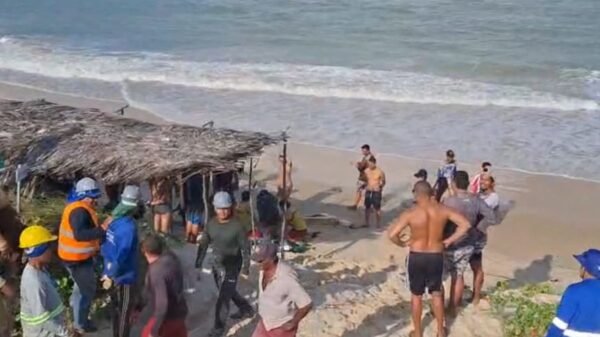 Turista de Minas Gerais morre afogado na praia de Camurupim, em Nísia Floresta; equipes do Corpo de Bombeiros e Samu tentaram reanimação, mas vítima não resistiu.