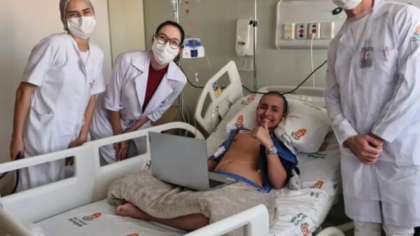 Adolescente potiguar de 15 anos recebe transplante de medula 100% compatível da Polônia e se recupera bem após o procedimento em Recife.