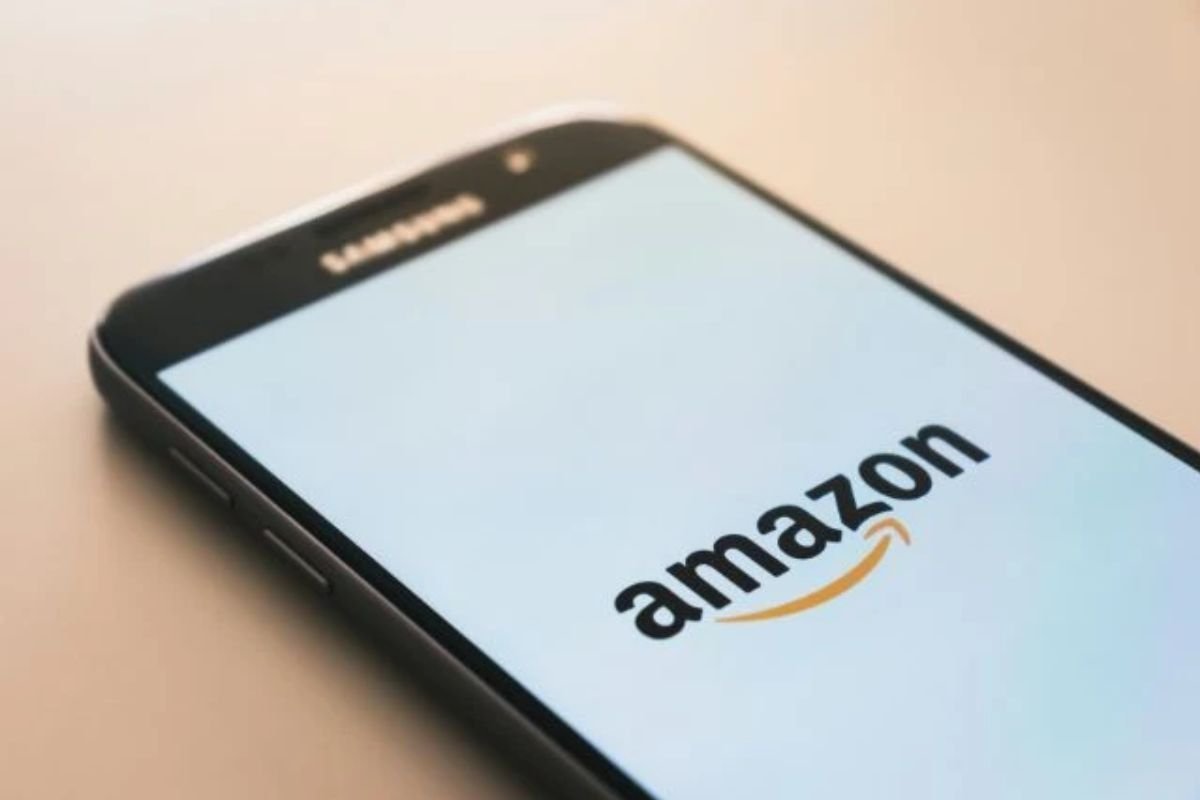 Falha na Amazon Web Services causou instabilidade em sites e aplicativos como Snapchat, Canva e Alexa, afetando empresas no mundo todo.
