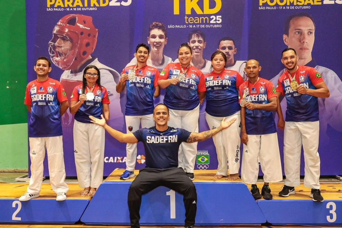 Atletas da Sadef garantem cinco medalhas no Brasileiro de Parataekwondo 2025, em São Paulo, com destaque para Ricardo Rodrigues, bicampeão.