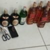 Policiais militares de Rafael Fernandes prendem cinco pessoas em flagrante com drogas, armas e bebidas adulteradas durante evento festivo.