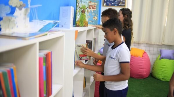 Escola Manoel Vicente de Paiva inaugura a Biblioteca do Futuro, espaço que incentiva leitura, ciência e sustentabilidade entre os alunos.