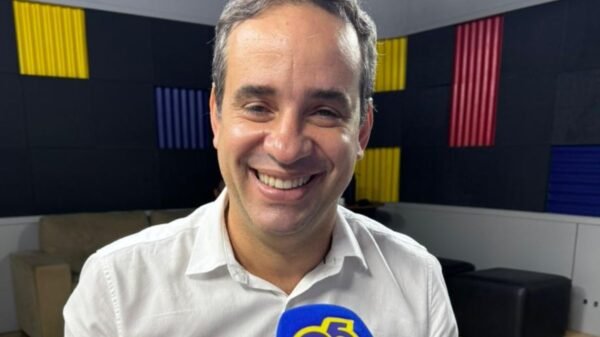 O secretário Cadu Xavier confirmou sua pré-candidatura ao Governo do RN em 2026 e detalhou medidas sobre o 13º salário e arrecadação do ICMS.