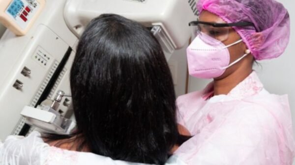 Ministério da Saúde lança campanha Outubro Rosa reforçando prevenção e diagnóstico precoce do câncer de mama e colo do útero pelo SUS.