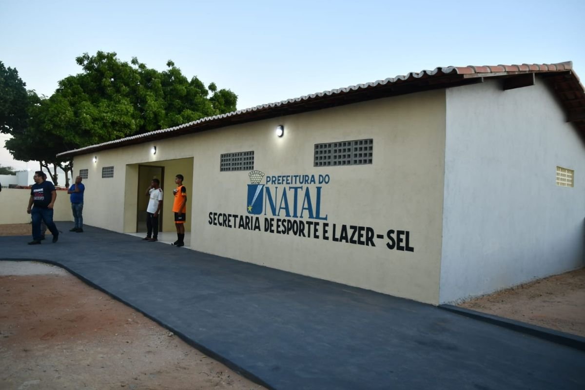 Prefeitura de Natal entrega novos vestiários e alambrado no Campo dos Barreiros, incentivando esporte amador e projetos sociais na Zona Oeste.
