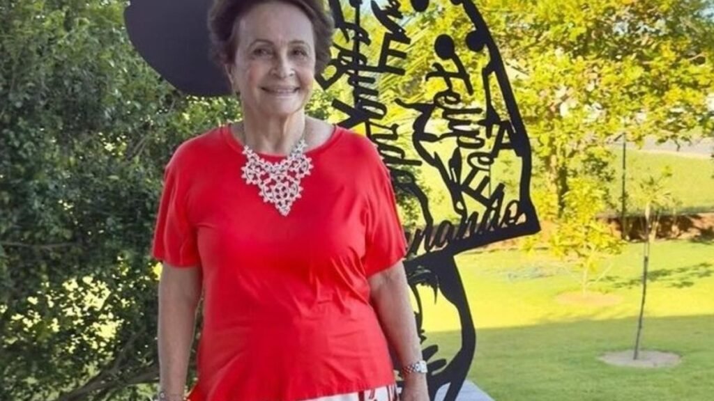 Morre aos 81 anos a produtora cultural Candinha Bezerra, deixando legado de contribuição à música e cultura do Rio Grande do Norte.